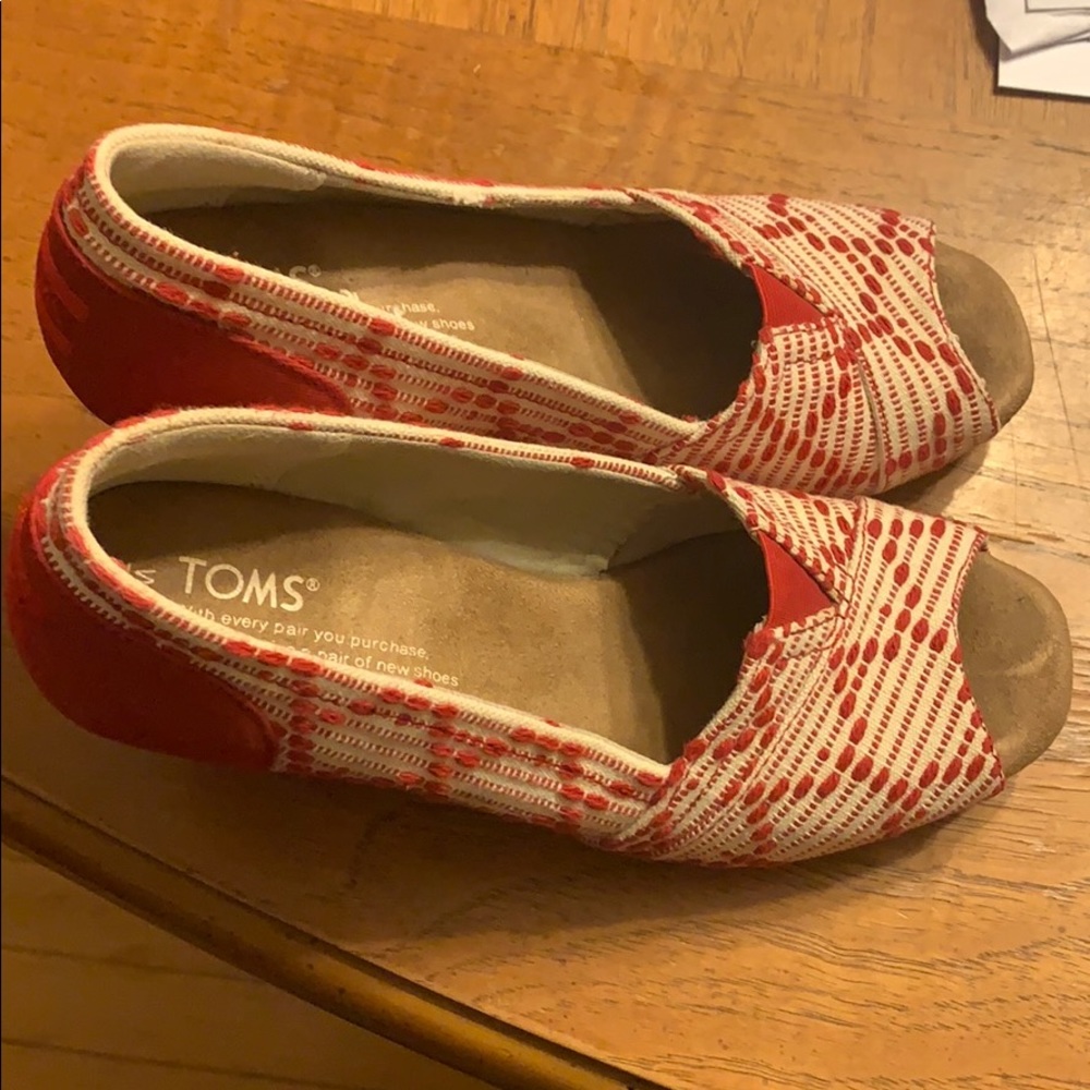TOMS red and white printed peep toe wedge